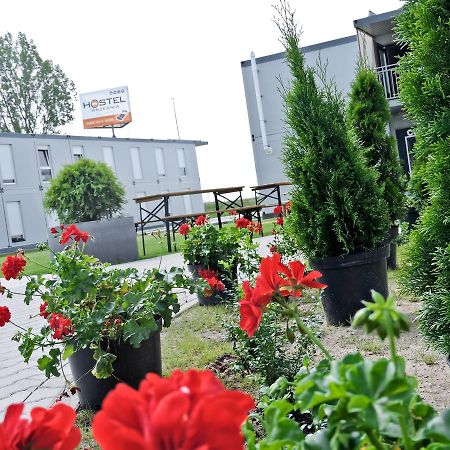 Hostel Wrzesnia Bagian luar foto