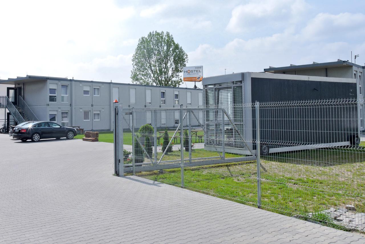 Hostel Wrzesnia Bagian luar foto