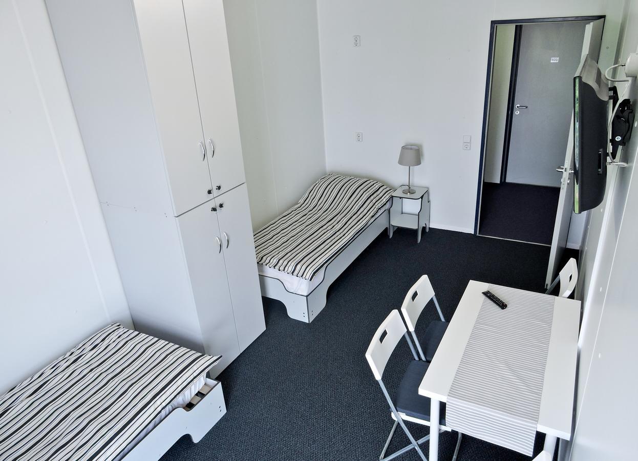 Hostel Wrzesnia Bagian luar foto