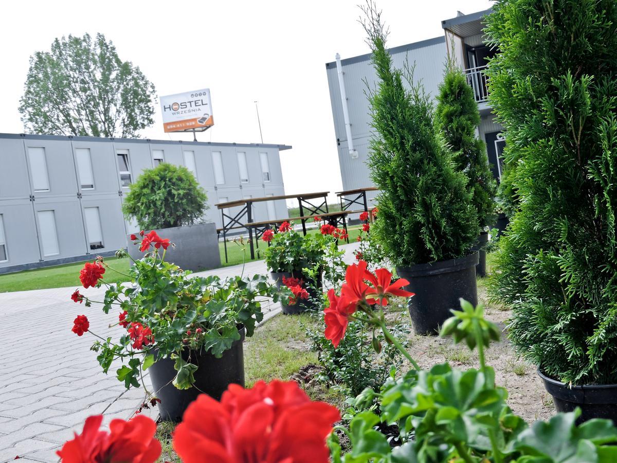 Hostel Wrzesnia Bagian luar foto