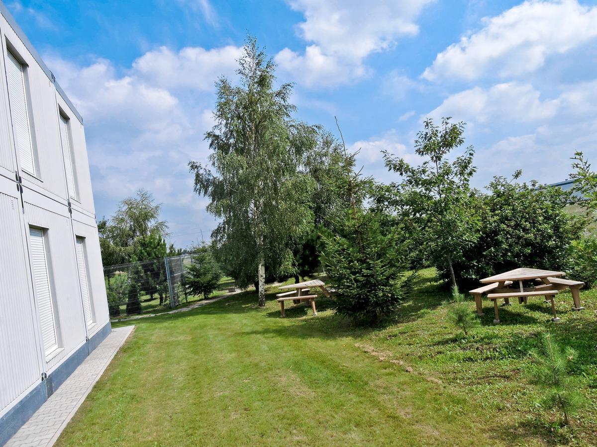 Hostel Wrzesnia Bagian luar foto